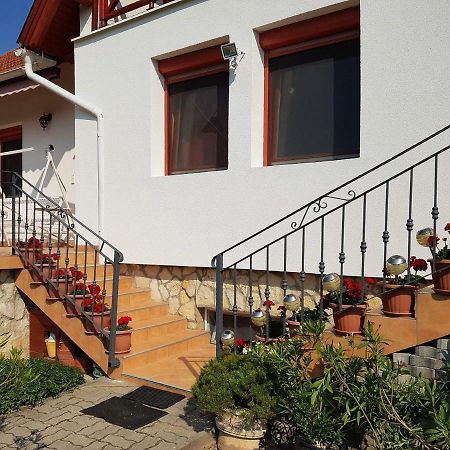Rege Apartman Alsoors Exterior photo